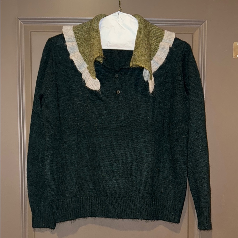 Elegant Green Sweater with Ruffled Collar